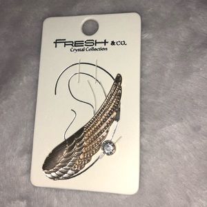 Angel wing one ear cuff earring gold color nwt